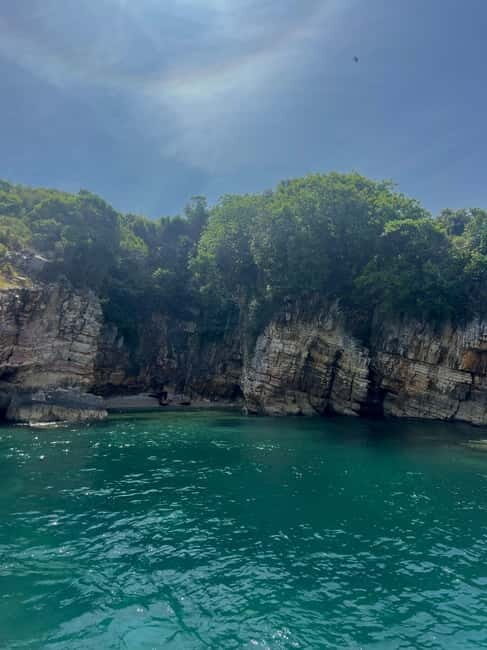 Sarandë Boat Tour with Free Beach Umbrella Access - What to Expect from the Sarandë Boat Tour
