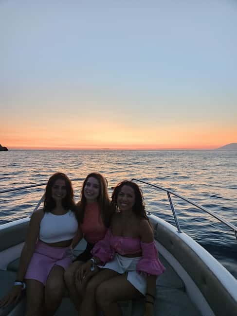 Sarandë: Sunset boat tour with local wine - Key Points