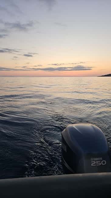 Sarandë: Sunset boat tour with local wine - FAQs