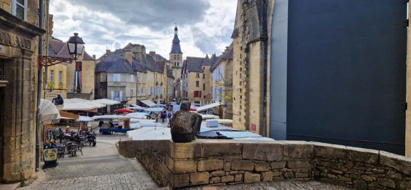 Sarlat: Travel Sketchbook - Authenticity and Local Insight
