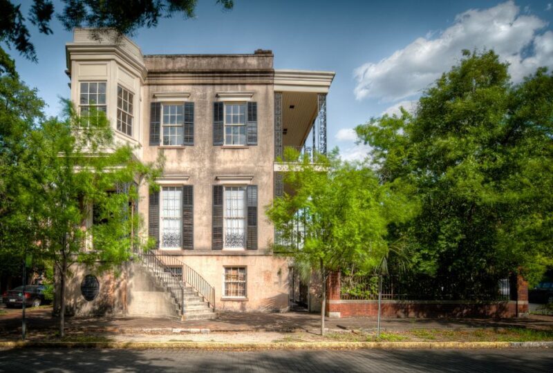 Savannah: Grave Tales Walking Tour - Detailed Breakdown of the Tour Stops