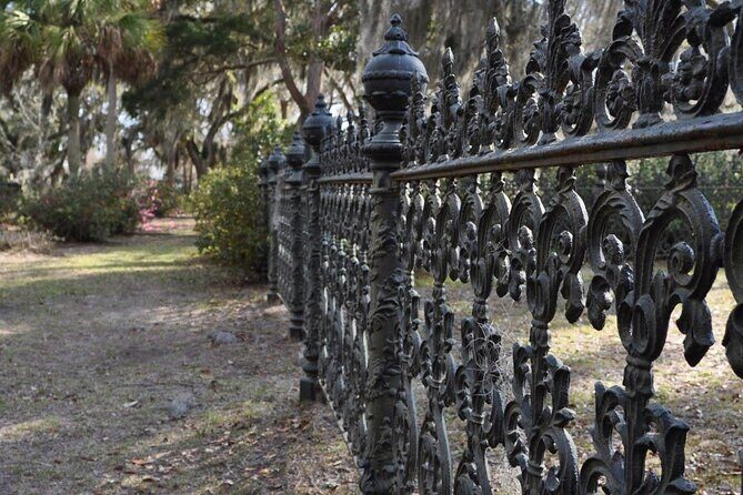 Savannah Haunted and Historical Walking Tour - Exploring the Savannah Haunted and Historical Walking Tour in Detail