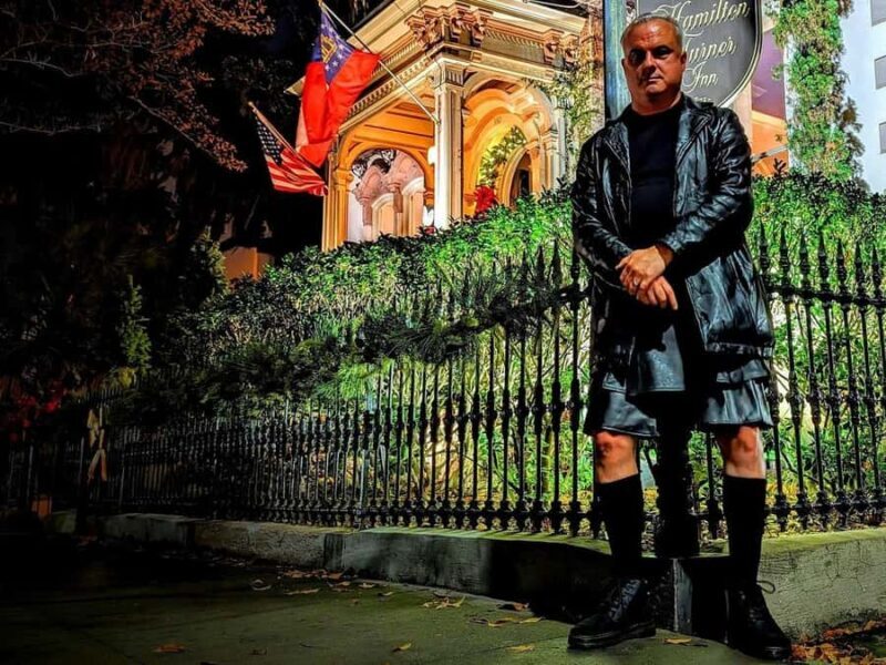 Savannah: Walking Tour with Bar Stops & Local Guide - Exploring Savannah’s Haunted Streets