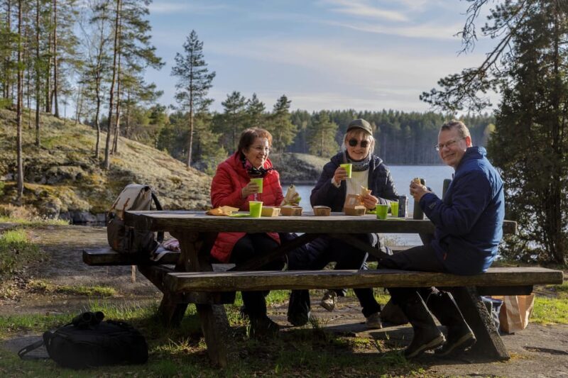 Savonlinna: Evening Photography Tour on lake Saimaa - Breaking Down the Experience: Practical Details
