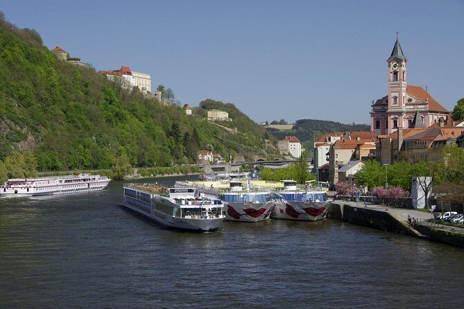 Scenic transfer from Passau to Prague with 2-hours guided tour of Cesky Krumlov - An Authentic Day Trip: Scenic Transfer from Passau to Prague with a Guided Stop in Cesky Krumlov