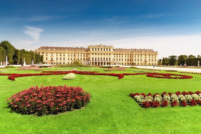 Schonbrunn Palace Fast Track Tour with Guide and Transfers - Detailed Review of the Schönbrunn Palace Fast Track Tour