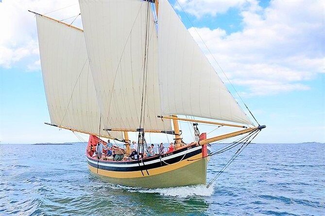 Schooner Fame Sailing Tour - Setting the Scene: What Is the Schooner Fame Sailing Tour?