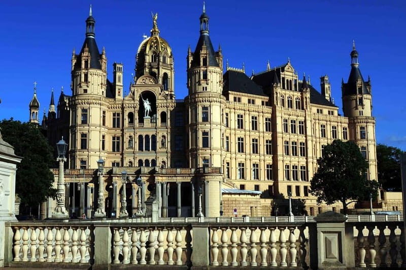 Schwerin - Private Tour of the Castle Exteriors & Cathedral - Key Points