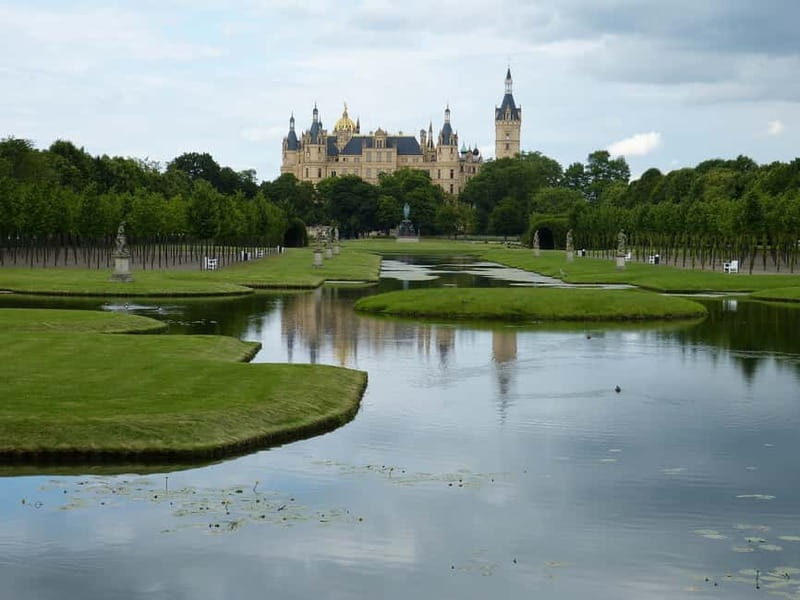 Schwerin - Private Tour of the Castle Exteriors & Cathedral - A Closer Look at the Tour Experience