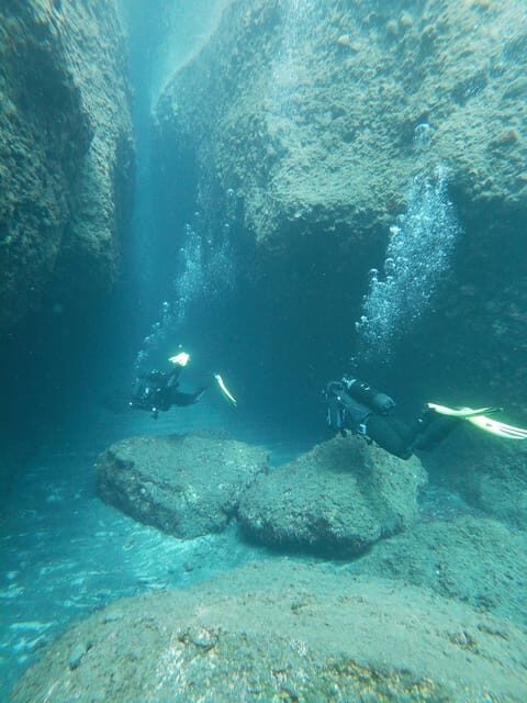 Scuba Diving in the Volcanic Caldera/shorelines of Santorini - FAQ