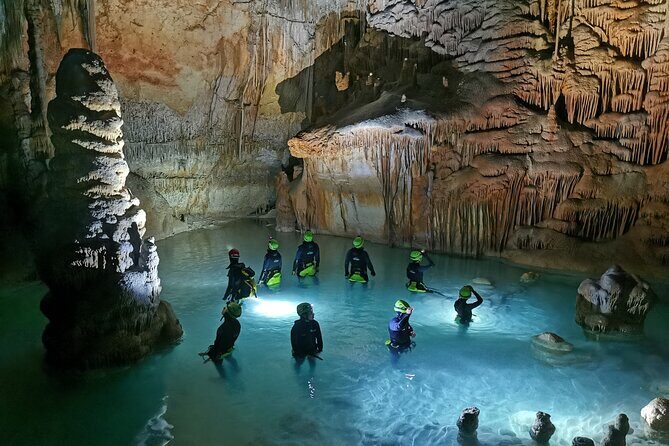 Sea cave, hiking and 20 meter rappelling - Key Points
