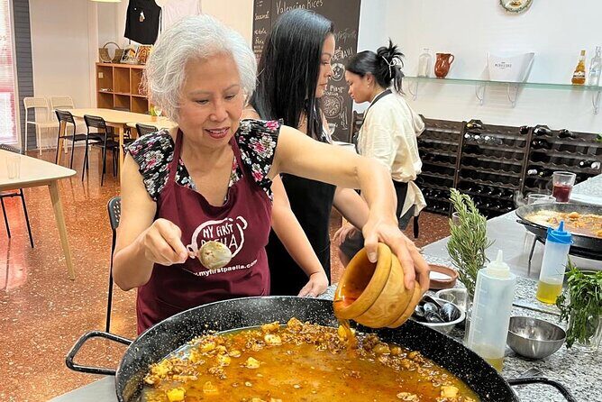 Seafood paella cooking class, tapas and visit to Ruzafa market. - FAQ