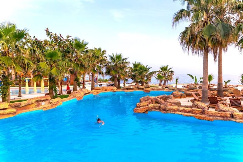 Seapark: Swimming in Pool Aquarium with Authentic Creatures - An Overview of Sealanya Seapark