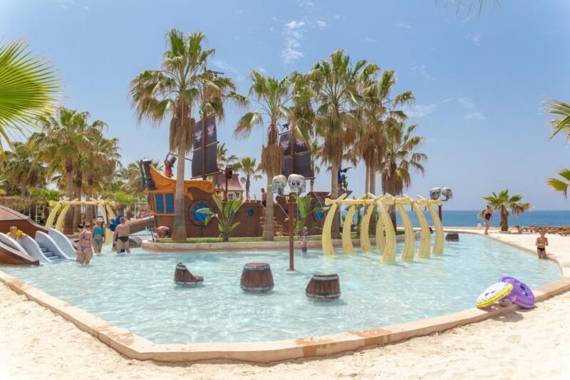 Seapark: Swimming in Pool Aquarium with Authentic Creatures - Who Should Consider This Tour?