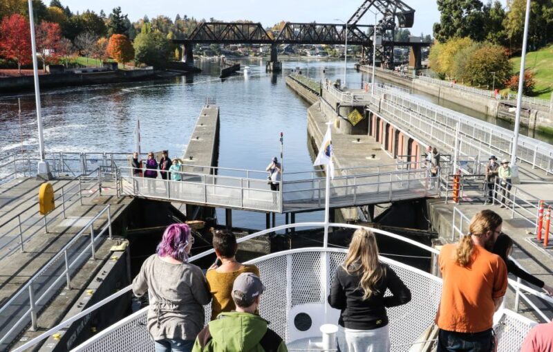 Seattle: Locks Cruise with Live Narration - Key Points