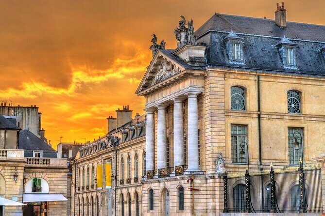Secrets of Dijon: Explore the City with Clues and Stories - Secrets of Dijon: Explore the City with Clues and Stories