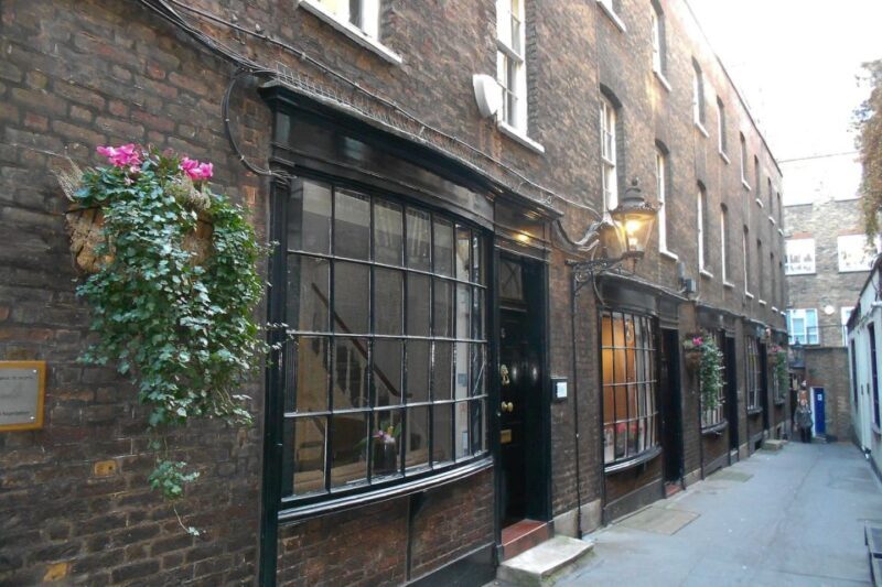 Secrets of London Walking Tour - Who Will Love This Tour?