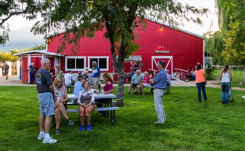 Sedona: Western Dinner Theater and Town Experience - Key Points