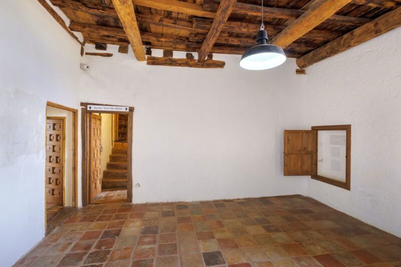 Segovia: Cathedral Tower Guided Tour - Key Points