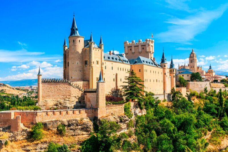 Segovia Guided Visit, Alcazar & Hiking with High Speed Train - The Heart of Segovia: Old Town and Cultural Charm