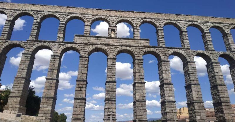 Segovia: Guided Walking Tour with Alcázar Entry - Key Points