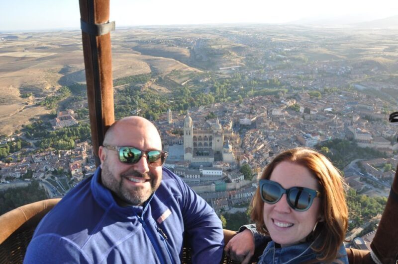 Segovia: Private Balloon Ride for 2 with Cava and Breakfast - The Experience of Flying Over Segovia