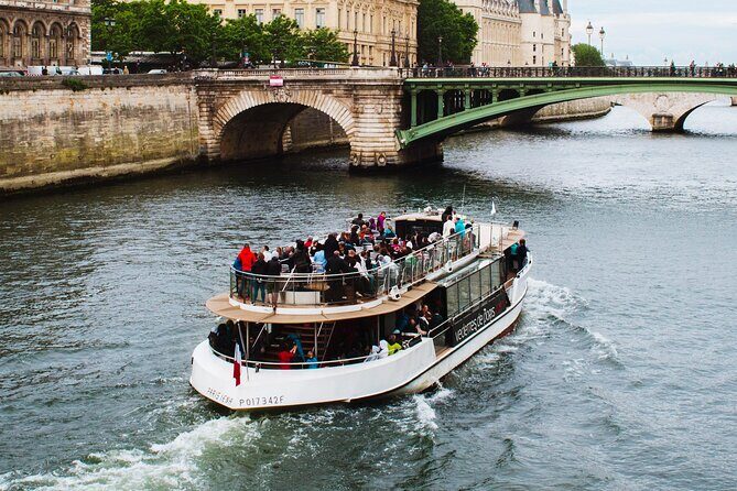 Seine River Cruise with Commentary 1 Hour - Is This Tour Right for You?