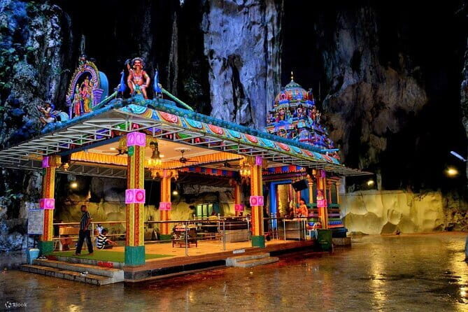 Selayang's Hot Springs, Batu Caves And River Of Live by night - Key Points