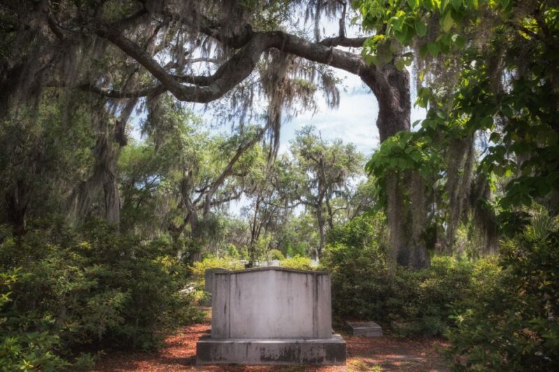 Self Guided Audio Ghost Tour in Savannah in 6 Languages - An In-Depth Look at the Tour Experience