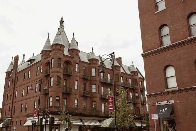 Self-Guided Burlington Scavenger Hunt: Burlington Beauty - Exploring Burlington with the Self-Guided Scavenger Hunt