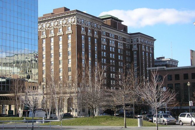 Self-Guided Grand Rapids Scavenger Hunt: Round River City - Highlights of the Experience