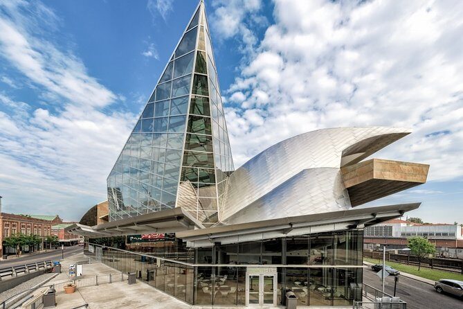 Self-Guided Scavenger Hunt: A Big Lick Of Roanoke - Exploring Roanoke’s Landmarks and Hidden Gems