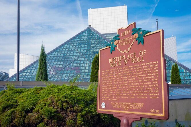 Self-Guided Scavenger Hunt: Cleveland A Ball Round The Mall - The Sum Up