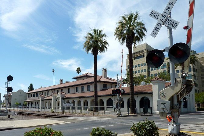 Self Guided Scavenger Hunt: Fresno Art & History - In-Depth Look at the Fresno Scavenger Hunt Experience