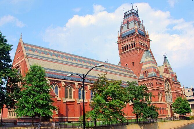 Self-Guided Scavenger Hunt: Historic Harvard Hunt - Key Points