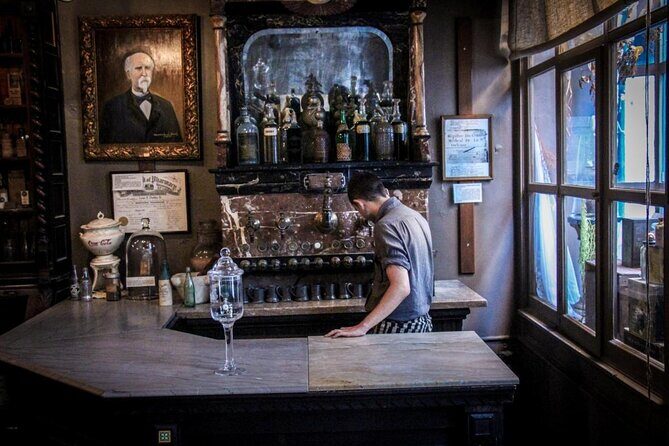 Self Guided Scavenger Hunt: New Orleans Ghost Tour - Key Points