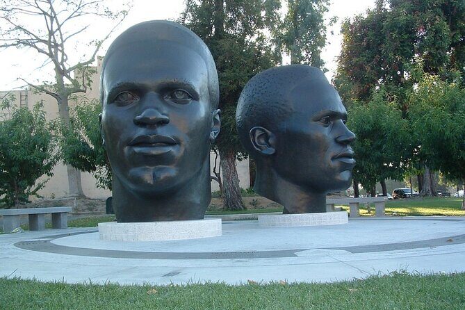 Self-Guided Scavenger Hunt: Pasadena In Full Bloom - Who Will Love This Experience