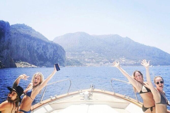 Selfie at Faraglioni, Water Taxi, Transfers in Capri! - Key Points