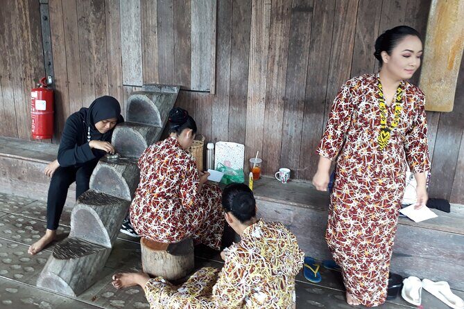 Semenggoh Orangutan Center & Sarawak Cultural Village - FAQs