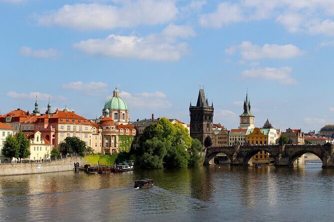 Semi Private Experience of Old Town, Charles Bridge and Prague Castle with local - Key Points