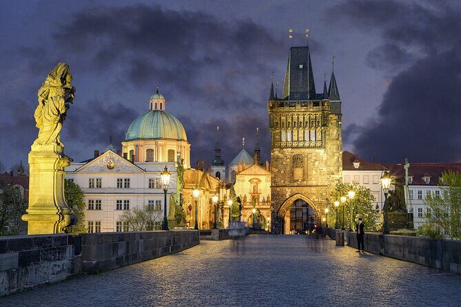 Semi Private Experience of Old Town, Charles Bridge and Prague Castle with local - Authenticity and Value