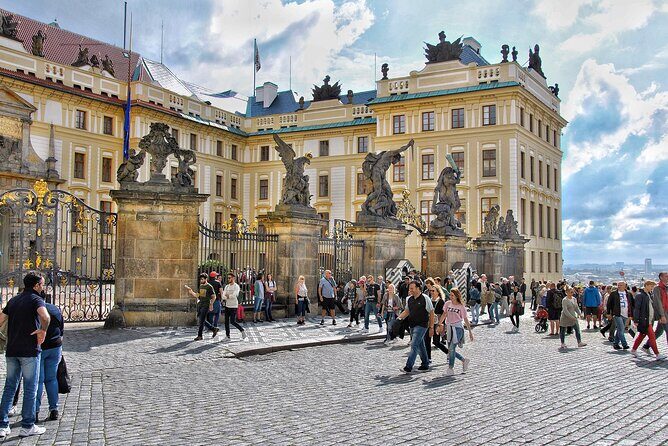 Semi Private Experience of Old Town, Charles Bridge and Prague Castle with local - FAQ