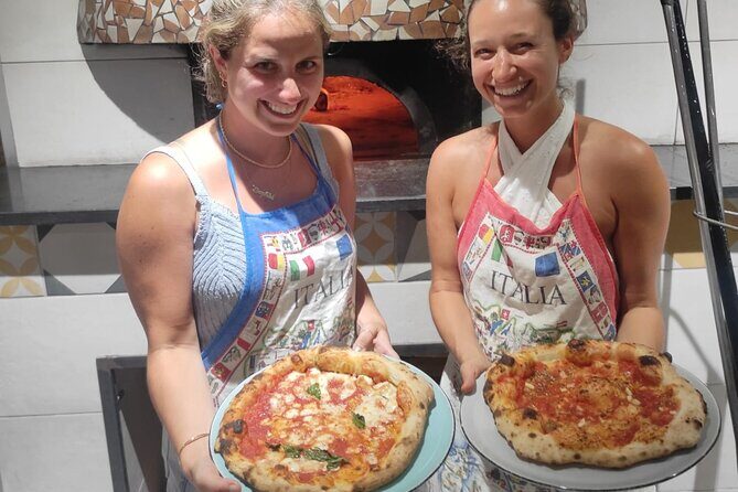 Semi-Private Pizza Making Experience in Naples with Drink - What Sets This Class Apart?