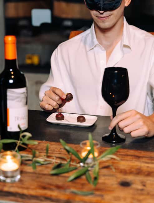 Sensory Wine Tasting with Chocolates at Rondo del Valle - Key Points