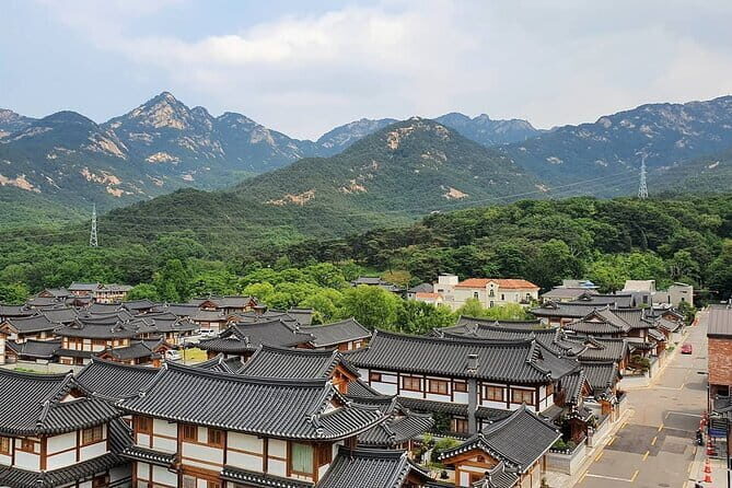 Seoul City Tour / Small Group / 8 Max - Exploring the Hidden Sides of Seoul: A Detailed Review of the Small Group City Tour