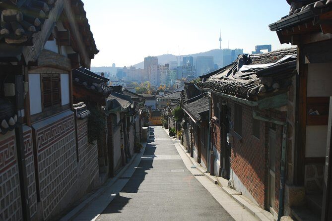 Seoul: Gyeongbok Palace, Bukchon Village, and Gwangjang Tour - Discovering Seoul: What This Tour Offers