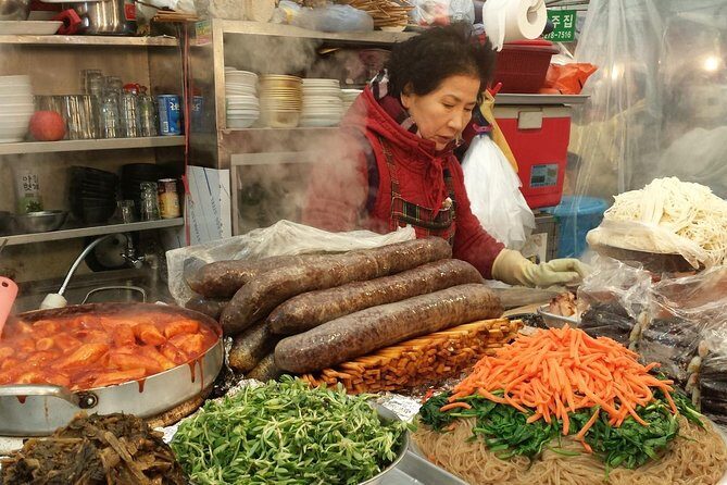 Seoul Night Tour (Gwangjang Market, Royal Palace and Naksan Park) - Authentic Insights from Reviewers