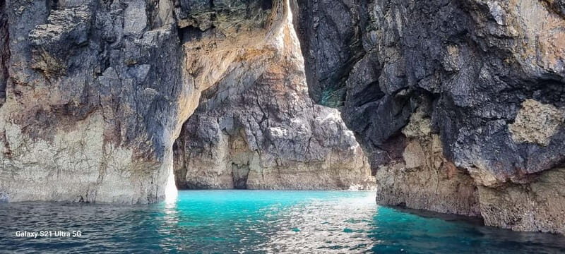 Sesimbra: Private Boat - Beach and Caves - FAQs