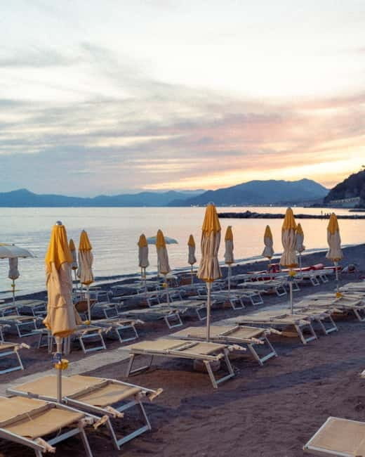 Sestri Levante: Beach day with sunbeds and umbrella - sector 3 - Sestri Levante: Beach Day with Sunbeds and Umbrella – Sector 3