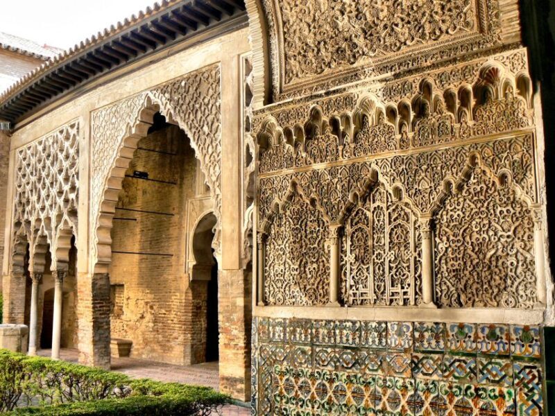 Seville: Alcázar Tour with Tickets Included - Key Points